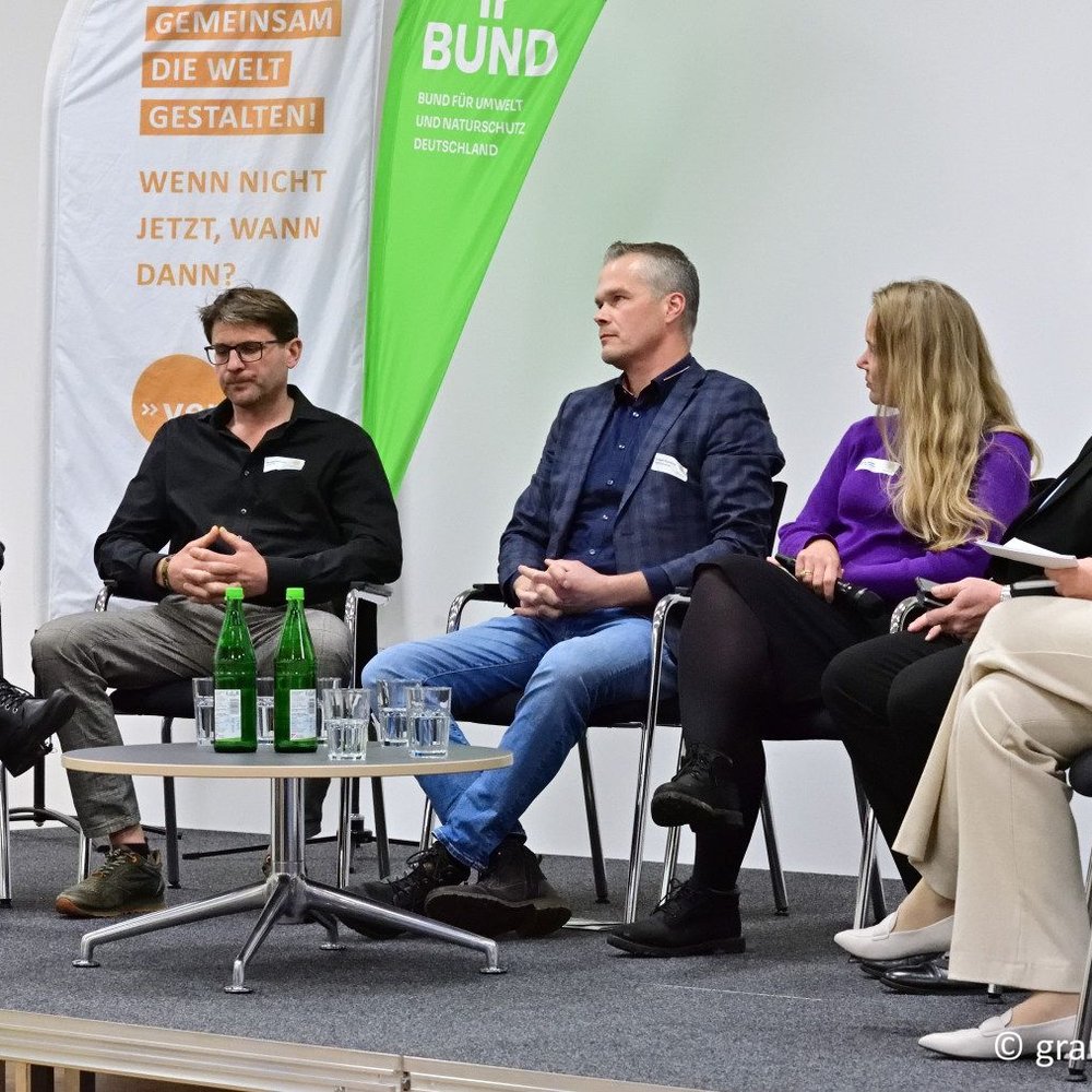 Die Staatssekräterin spricht bei Podiumsdiskussion von Politik, Wissenschaft und landwirtschaftlicher Praxis