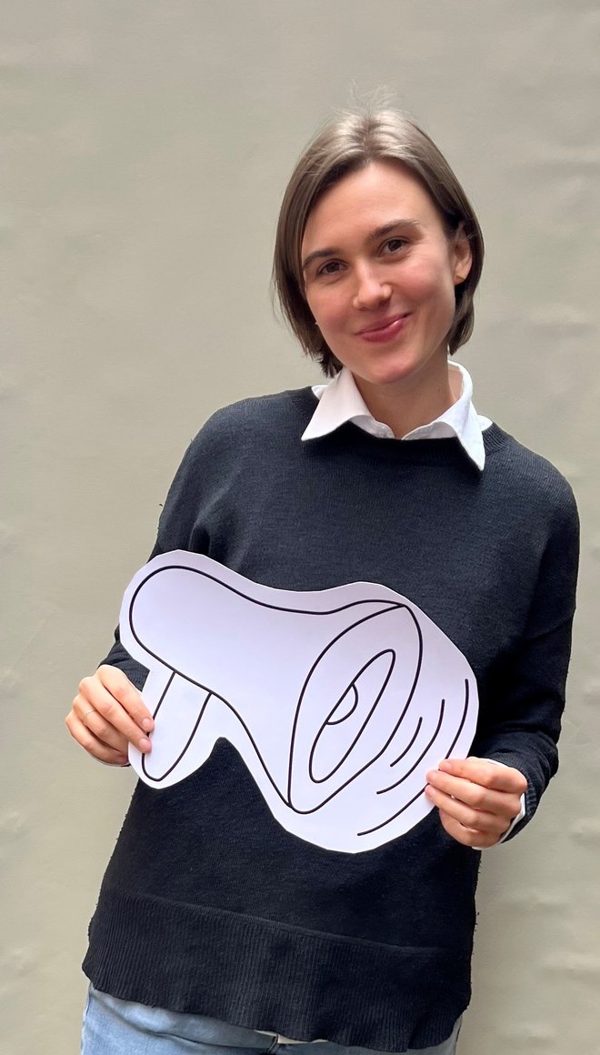 Sara lächelt in die Kamera