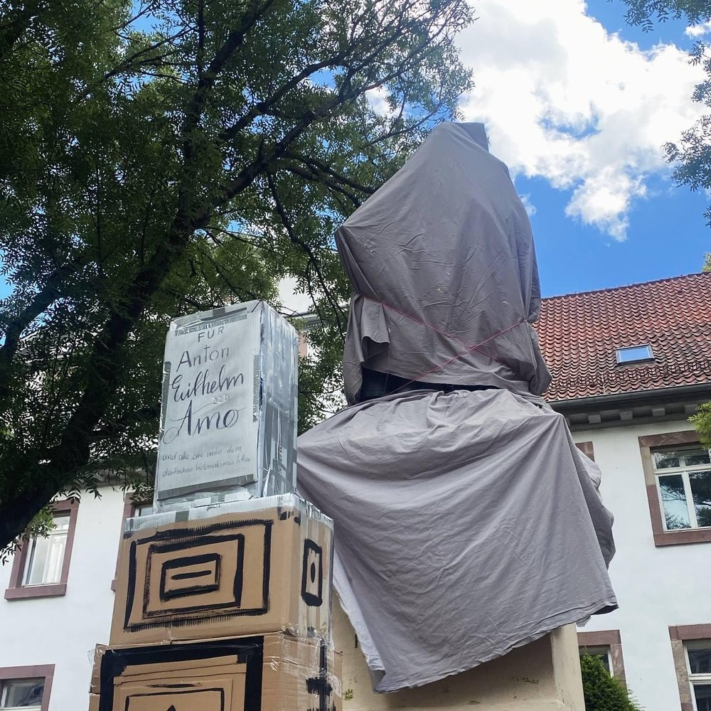In Göttingen haben Aktivist*innen eine Installation geschafft, um den Philosophen Anton Wilhelm Amo zu würdigen.
