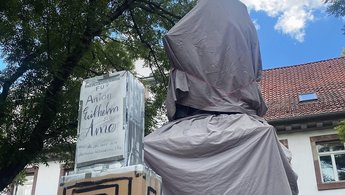 In Göttingen haben Aktivist*innen eine Installation geschafft, um den Philosophen Anton Wilhelm Amo zu würdigen.