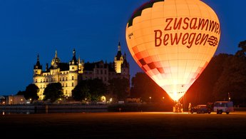 Heißluftballon vor dem Landtag